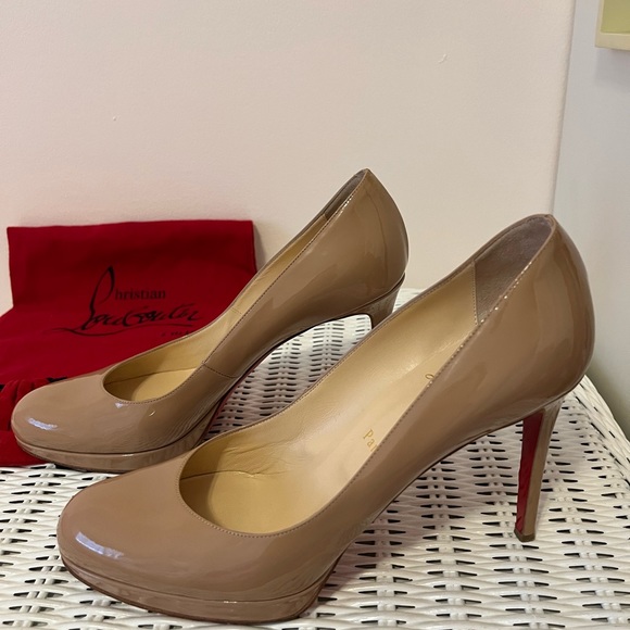 SOLD Christian Louboutin patent round toe heels - Picture 3 of 7